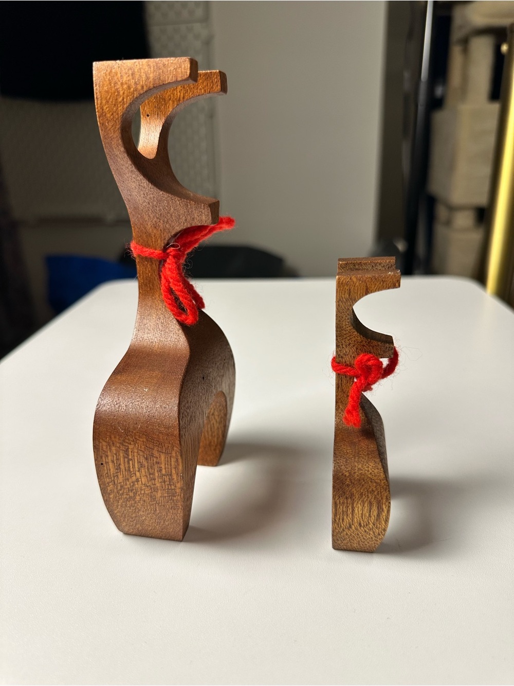 Vintage MCM Scandinavian/Danish-style Wooden Reindeer Mother & Fawn Figurine Set - Picture 4 of 13